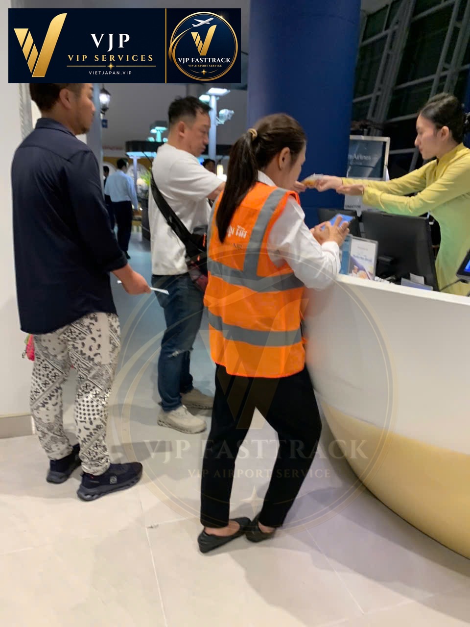 Meet support staff for Departure Fasttrack at Tan Son Nhat Airport